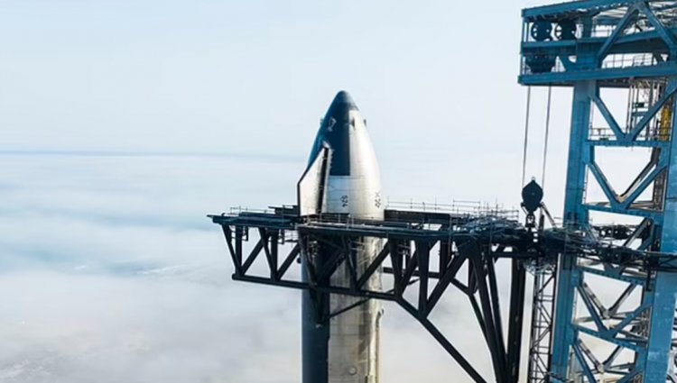 SpaceX, dünyanın en güçlü roketinin fotoğraflarını paylaştı: Fırlatılmaya hazır