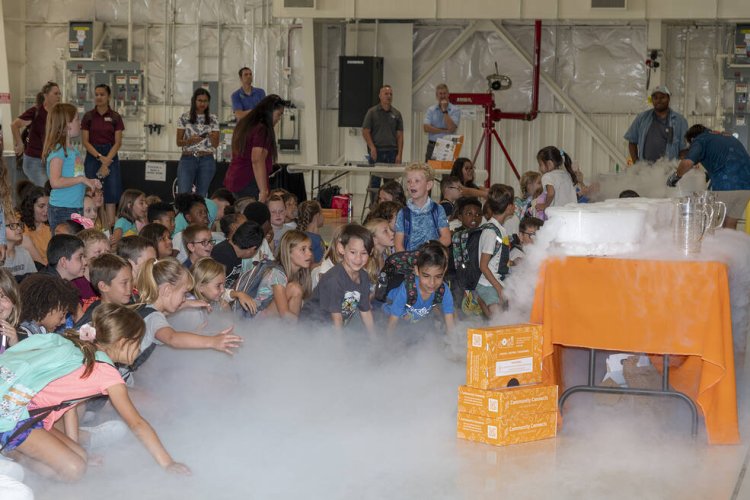 Students Walk in the Clouds at NASA Armstrong STEM Event